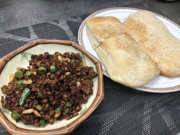 391. Puff with Pine Nuts Diced Green Beans and Minced 叉子松烧饼